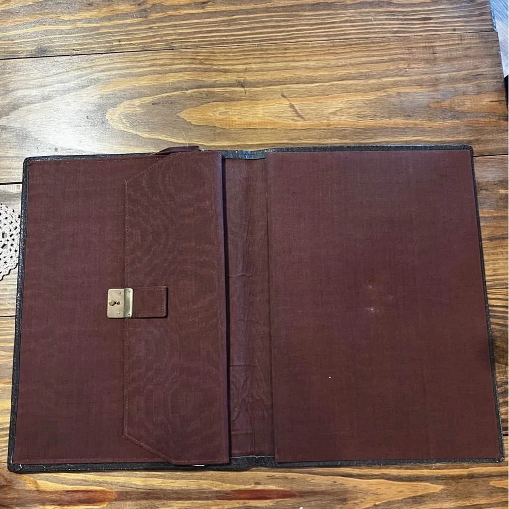 Embossed Vintage Leather Portfolio